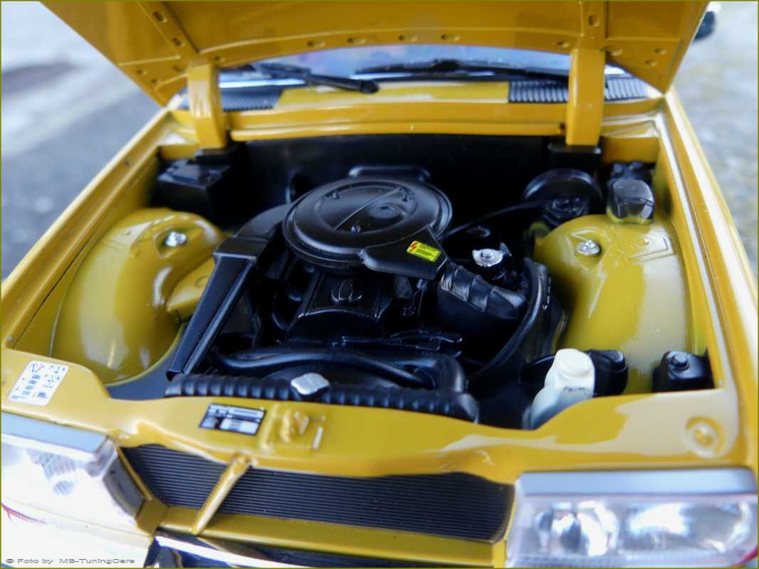 1:18 Mercedes-Benz 200 Kombi S123 123 T-Modell 1982